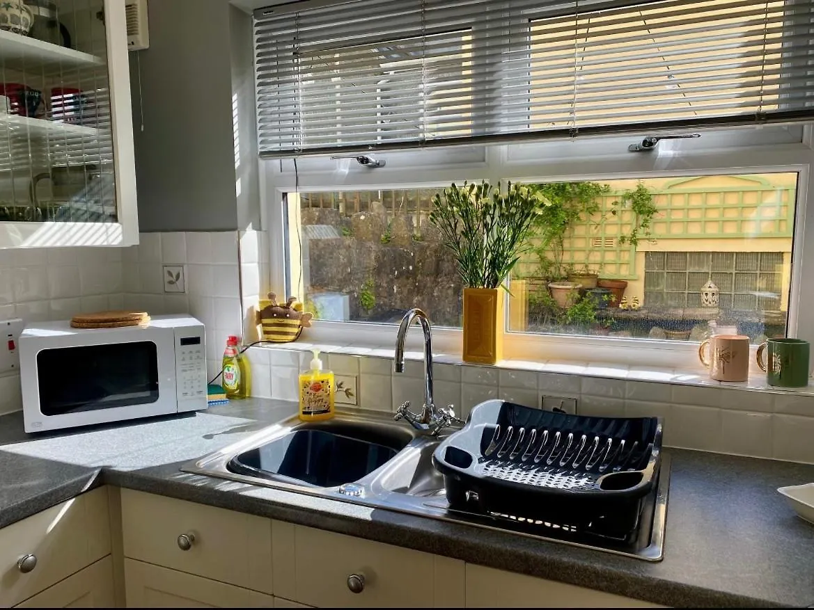 Honey Holiday home Tenby