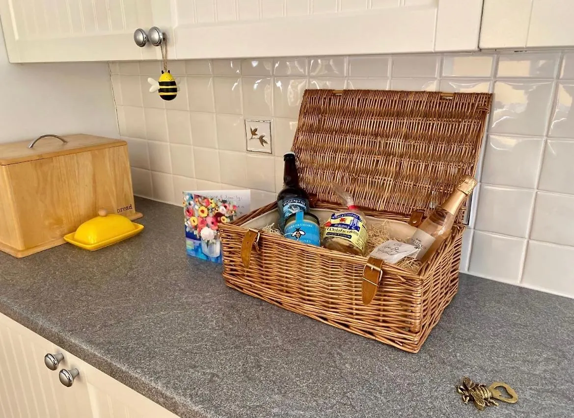 Honey Holiday home Tenby