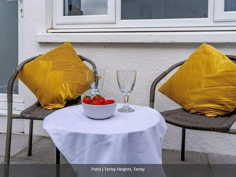 Holiday home Heights, 5 En-suites, Parking & Garden Tenby
