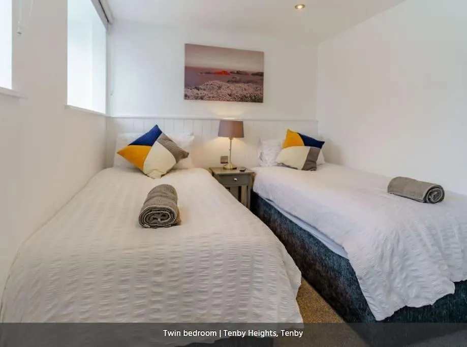 Heights, 5 En-suites, Parking & Garden Holiday home *