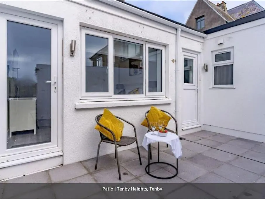 Holiday home Heights, 5 En-suites, Parking & Garden