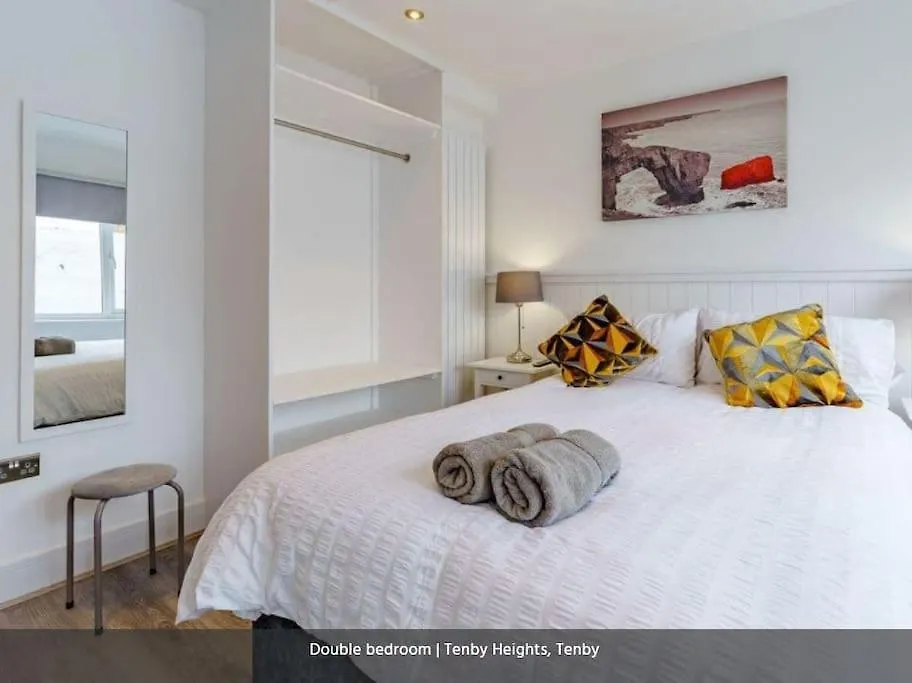 Heights, 5 En-suites, Parking & Garden Holiday home *