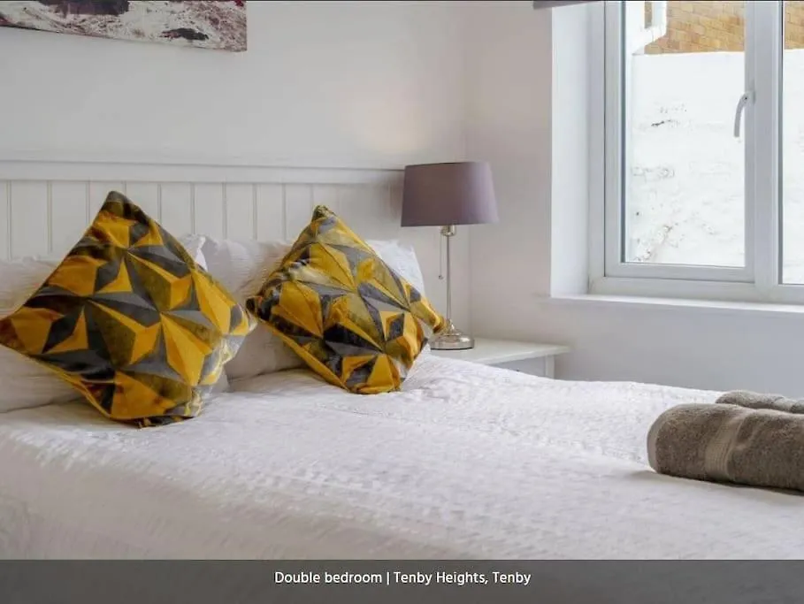 Holiday home Heights, 5 En-suites, Parking & Garden