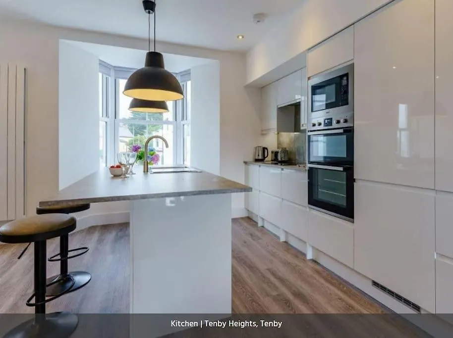 Holiday home Heights, 5 En-suites, Parking & Garden *