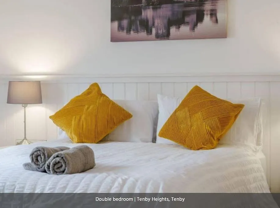 Heights, 5 En-suites, Parking & Garden Holiday home *