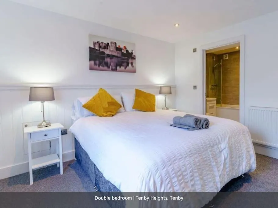Heights, 5 En-suites, Parking & Garden Holiday home *