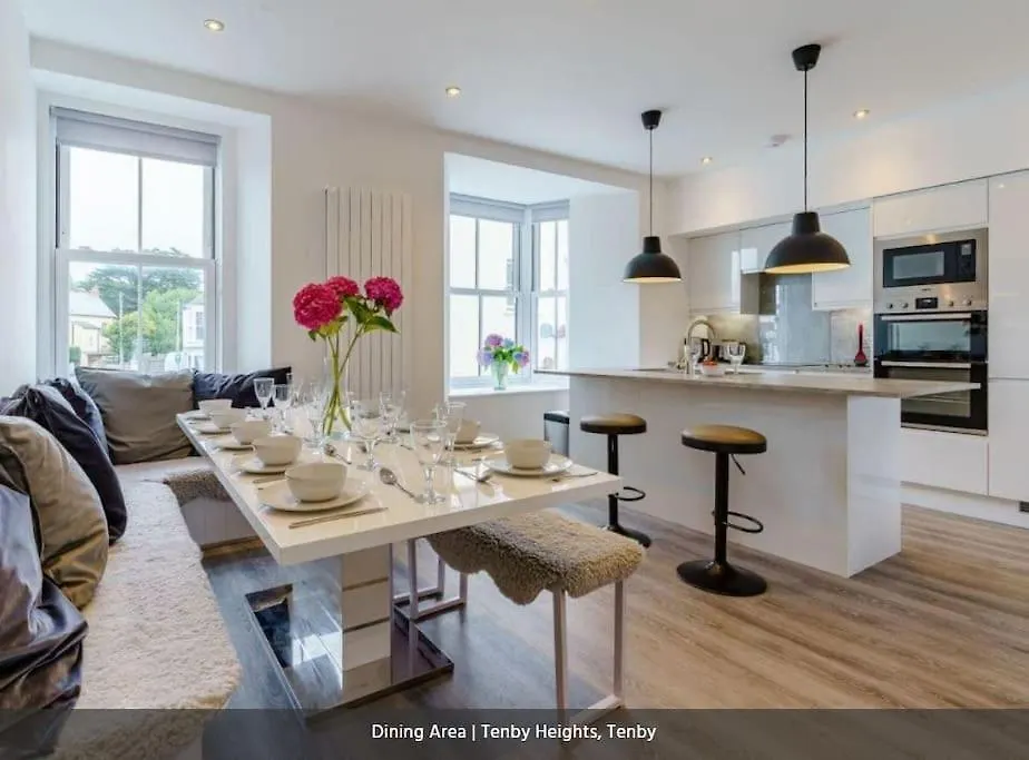 Heights, 5 En-suites, Parking & Garden Holiday home