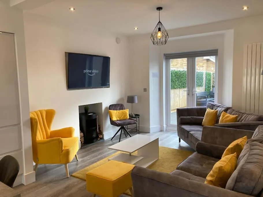 Heights, 5 En-suites, Parking & Garden Holiday home Tenby