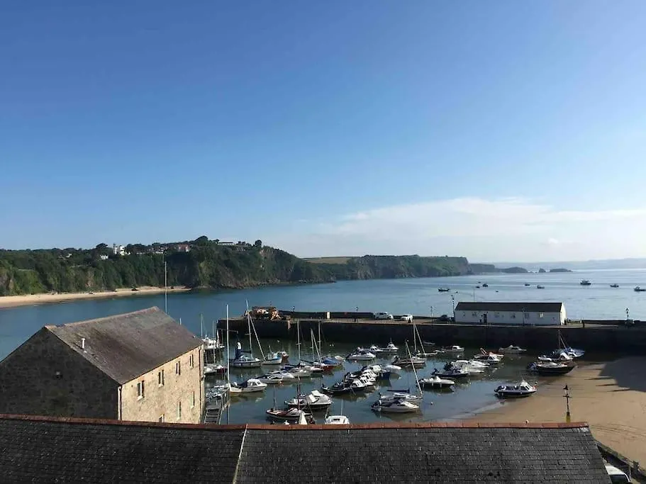 Holiday home Heights, 5 En-suites, Parking & Garden