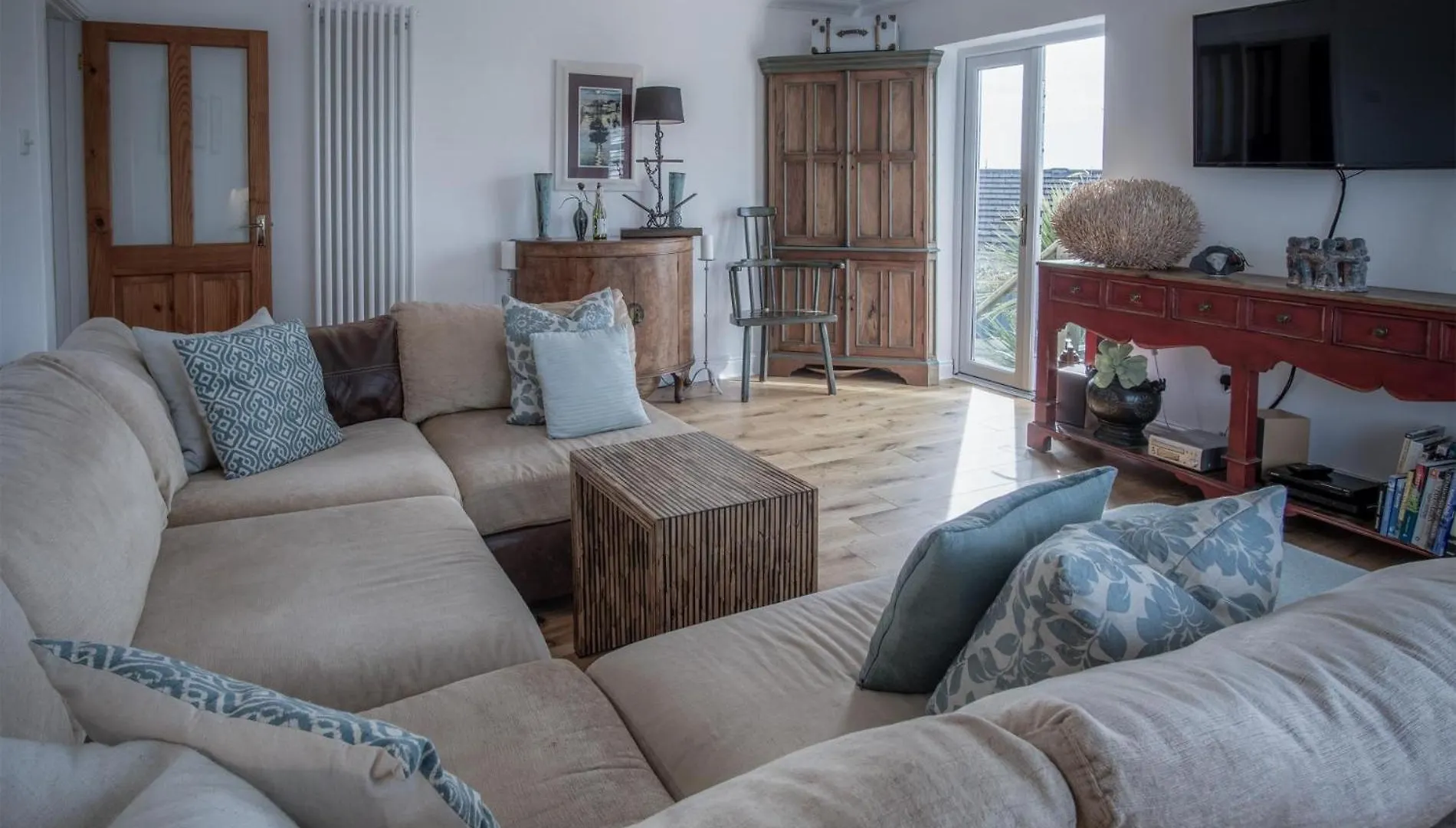 Town Heights - 3 Bedroom - * Tenby