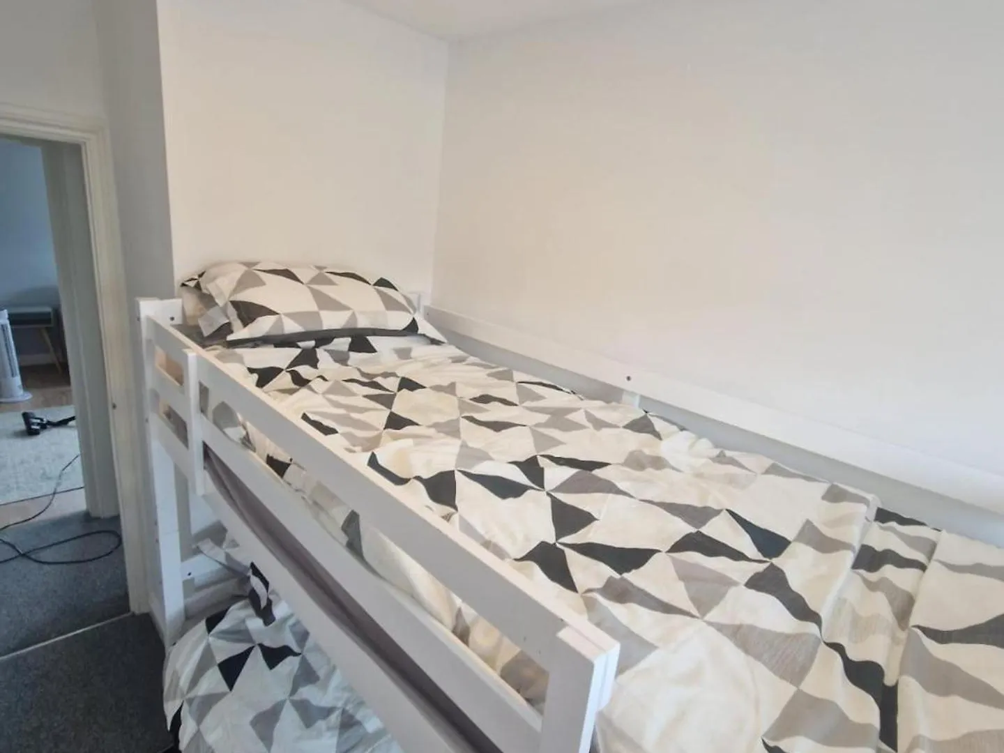 Captivating 2-bed In Apartment