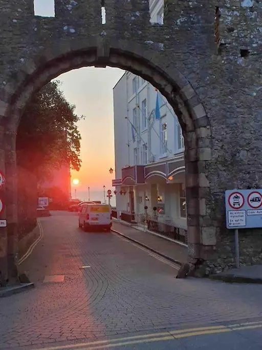 The Rossea - * Tenby