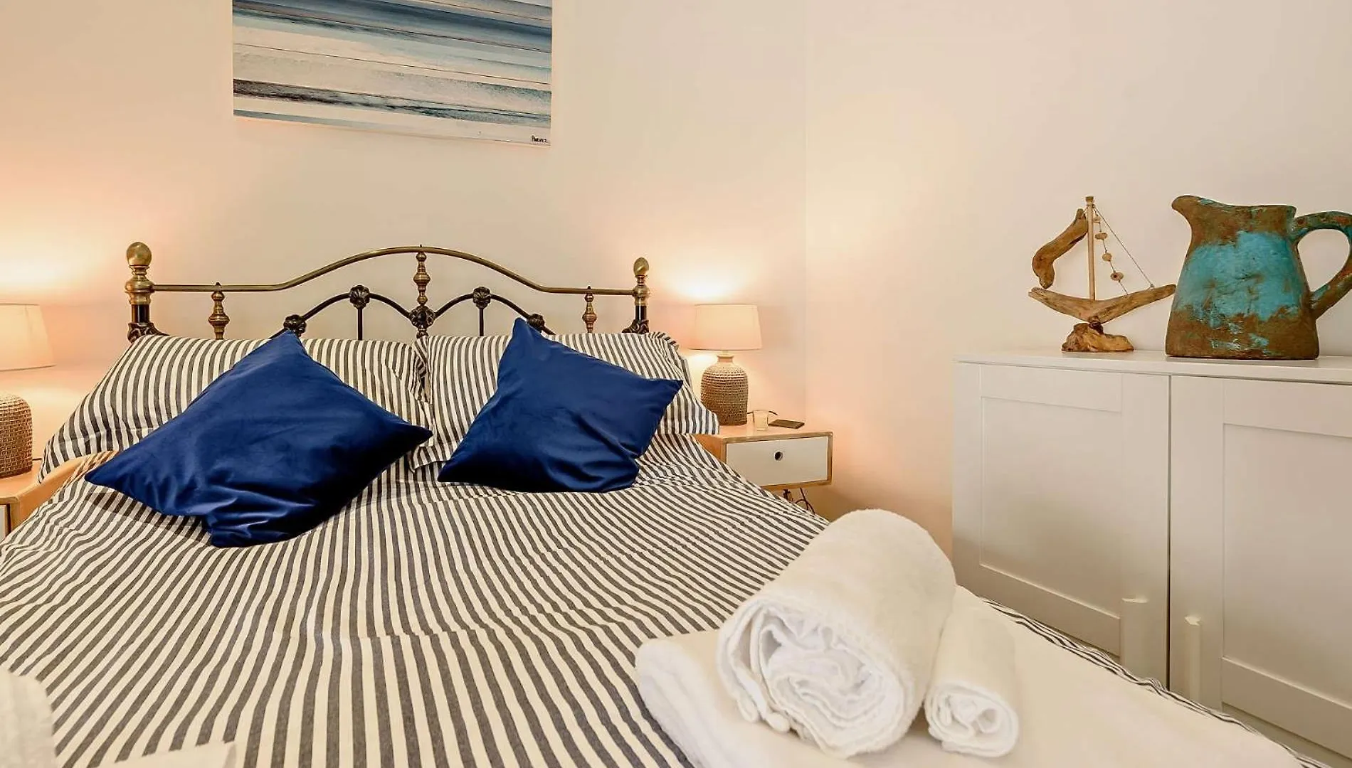 2 Bed In 91092 Holiday home Tenby