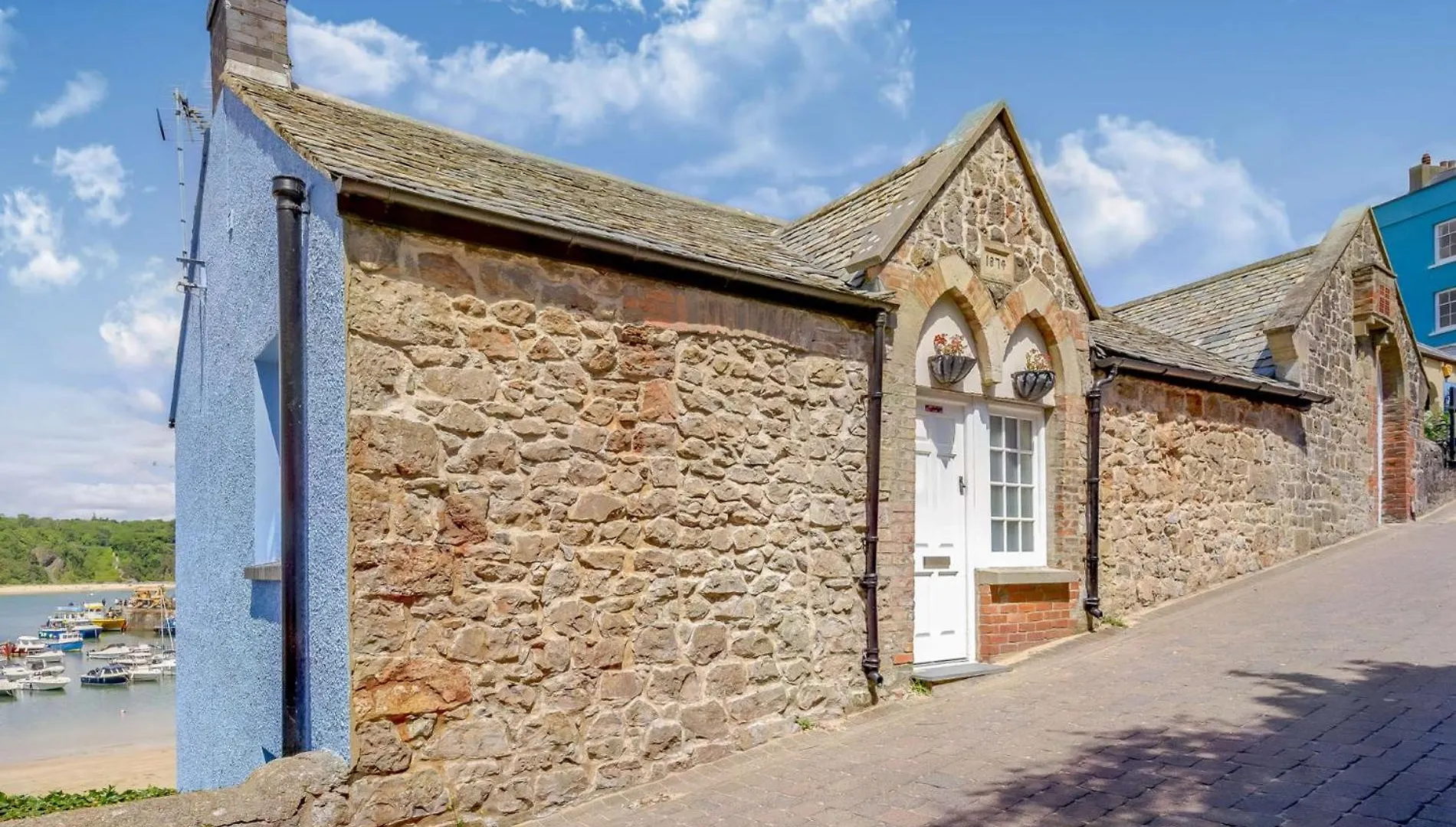 2 Bed In 88608 * Tenby