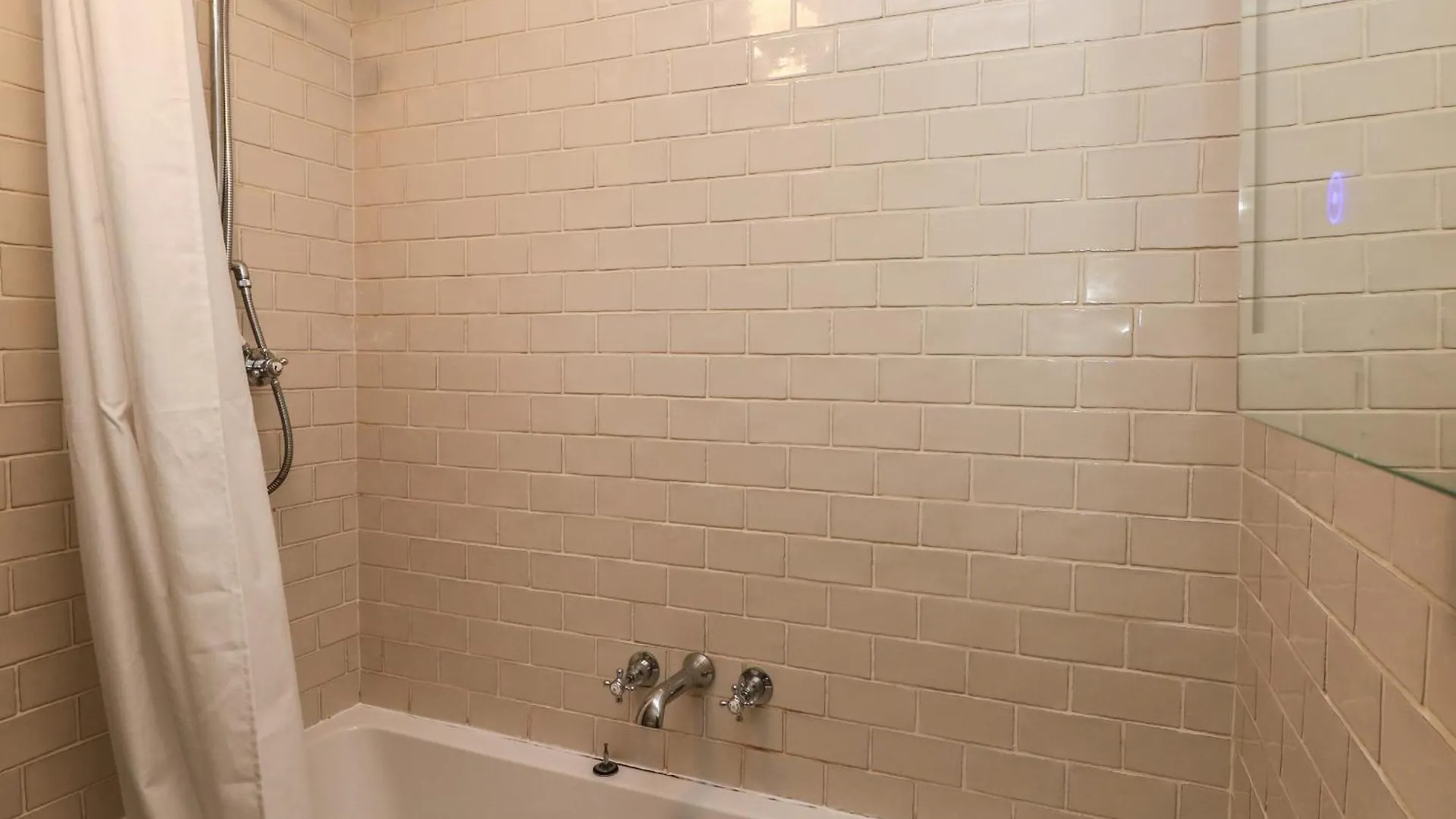 Flat 1, Belmont
