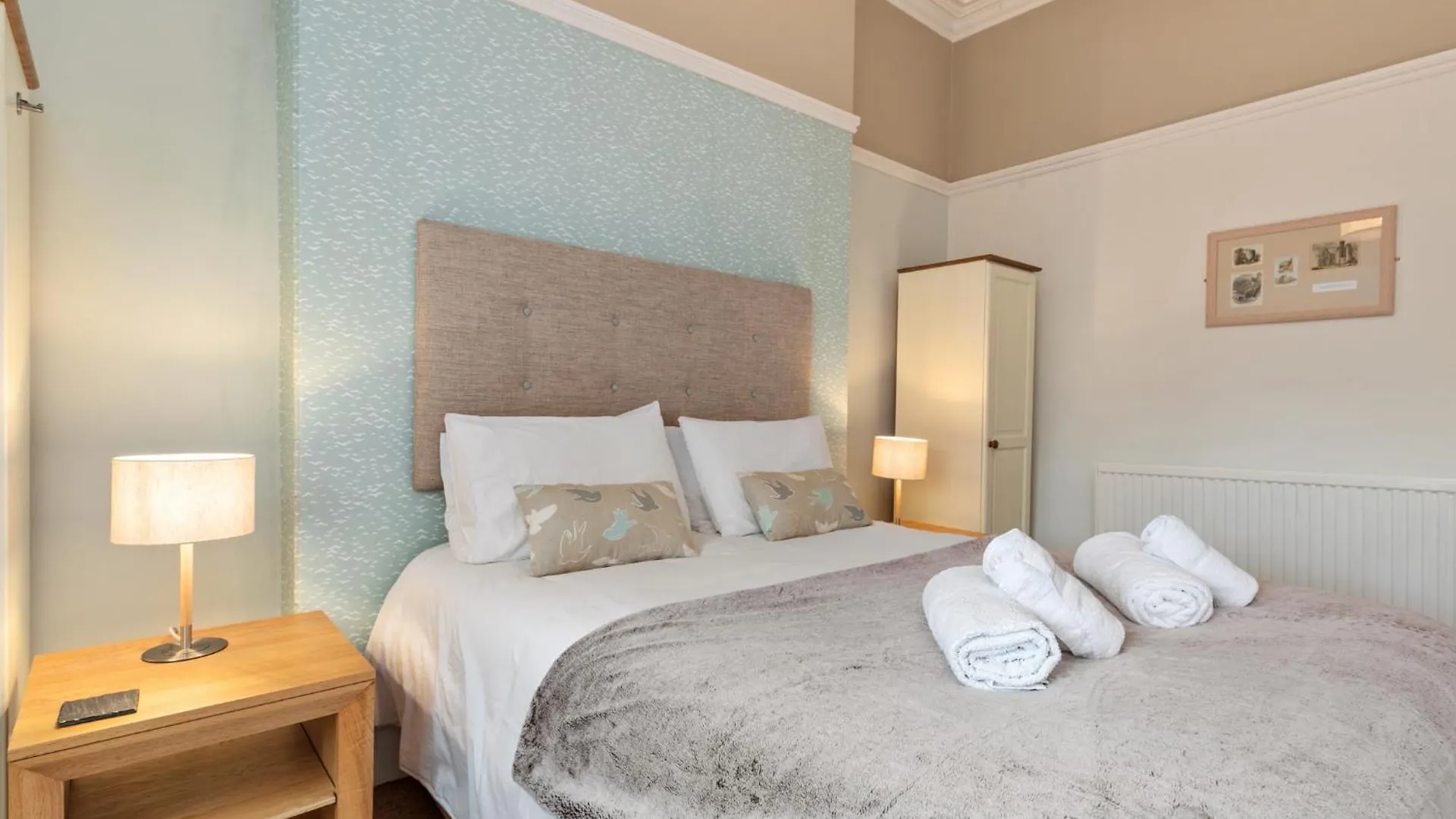 Spinnaker - Close To Town Sea Views Tenby