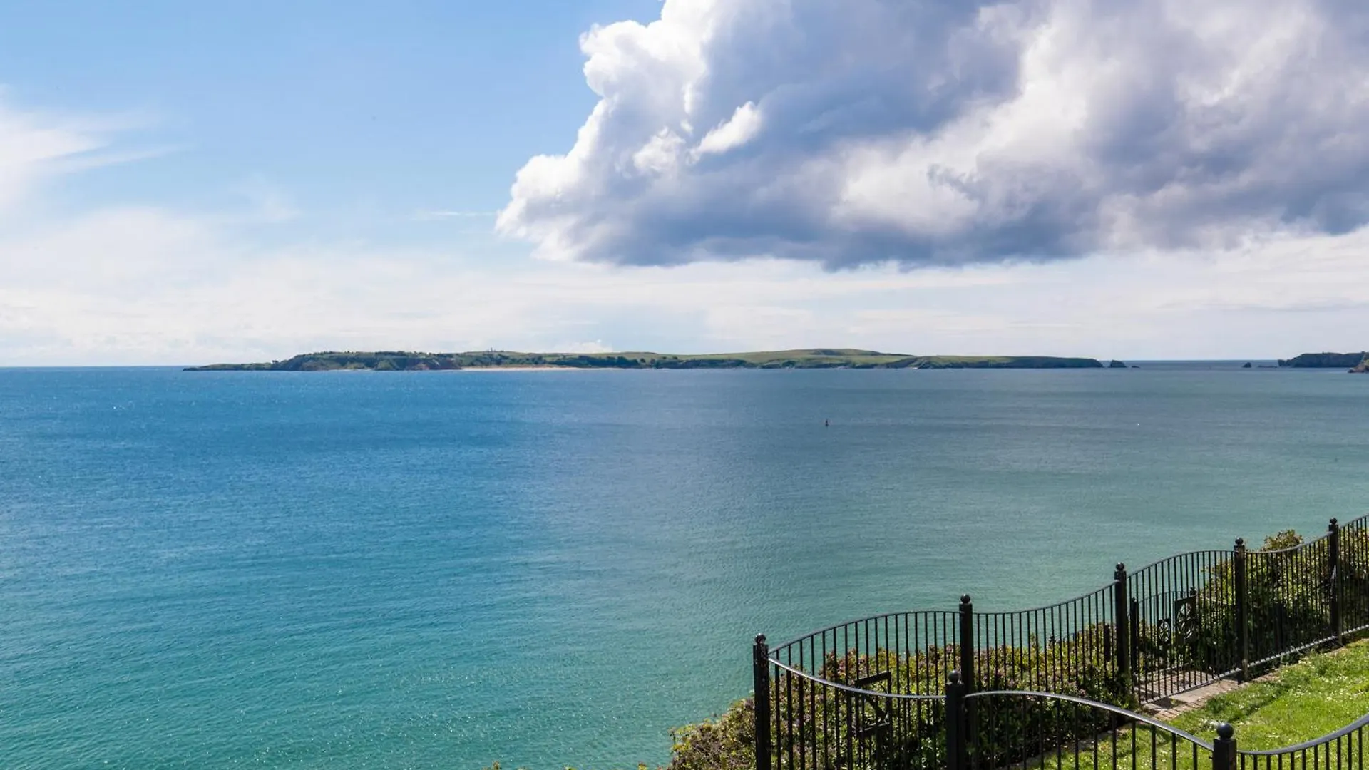 Spinnaker - Close To Town Sea Views