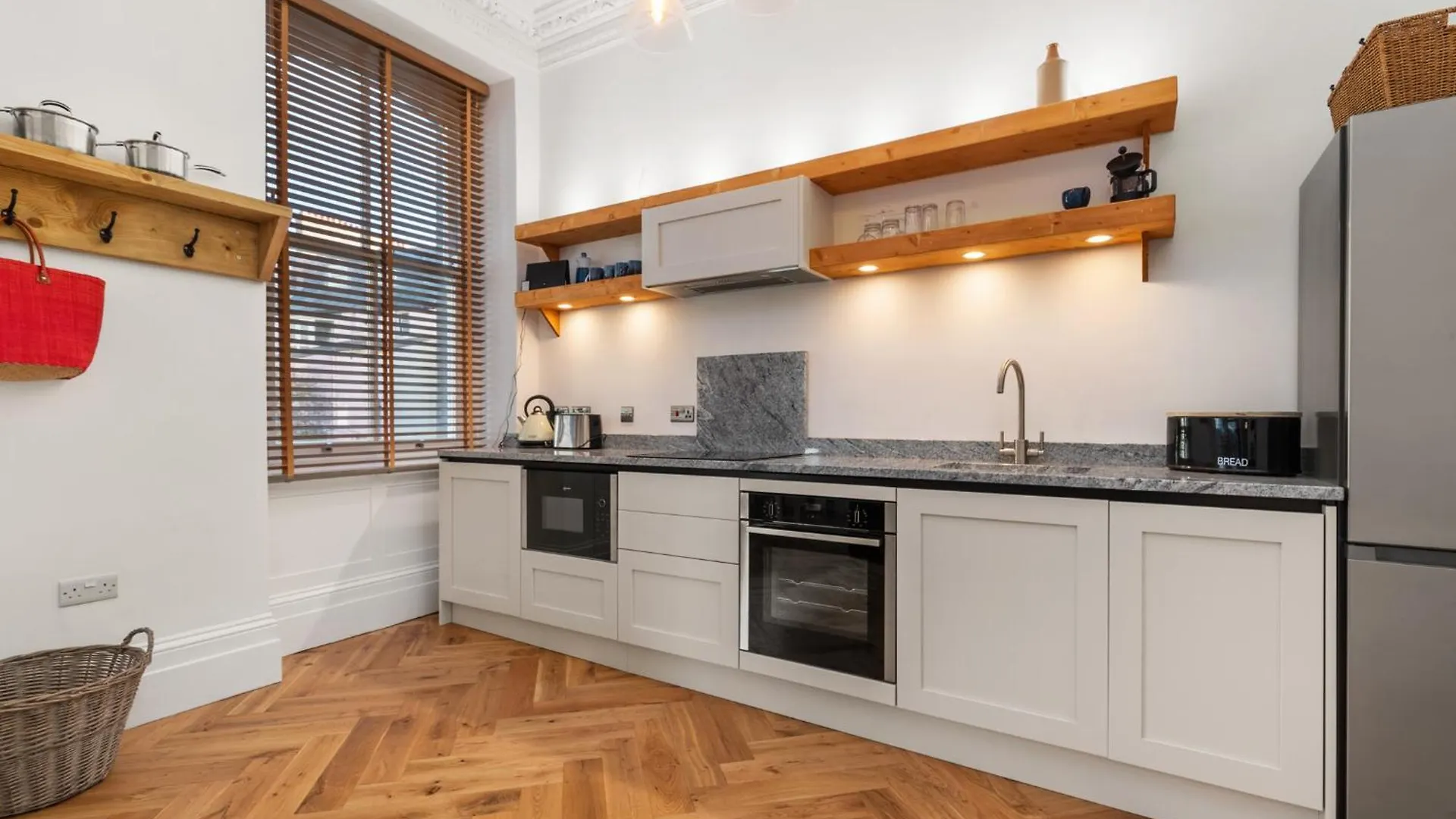 Spinnaker - Close To Town Sea Views * Tenby