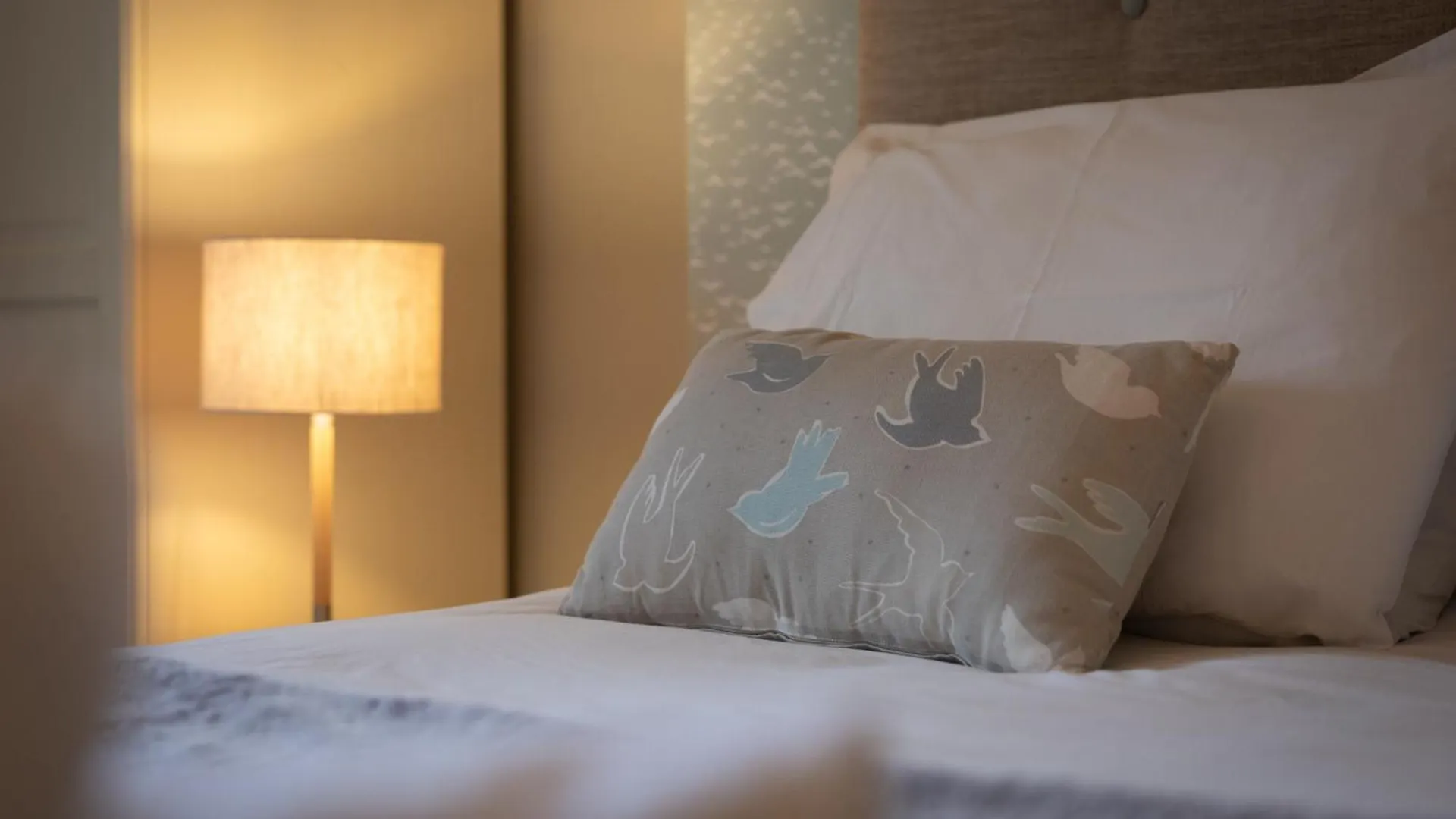 Spinnaker - Close To Town Sea Views Apartment Tenby