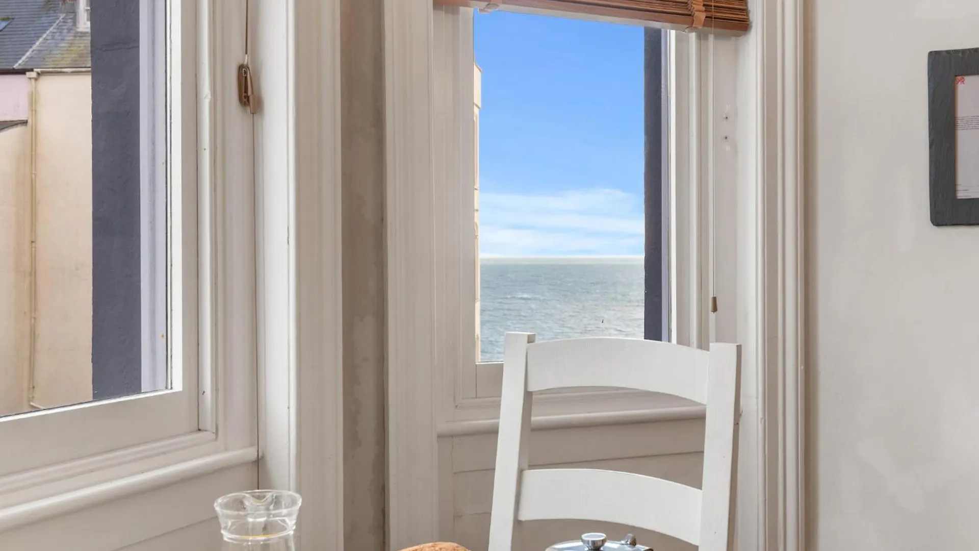 Spinnaker - Close To Town Sea Views Apartment *