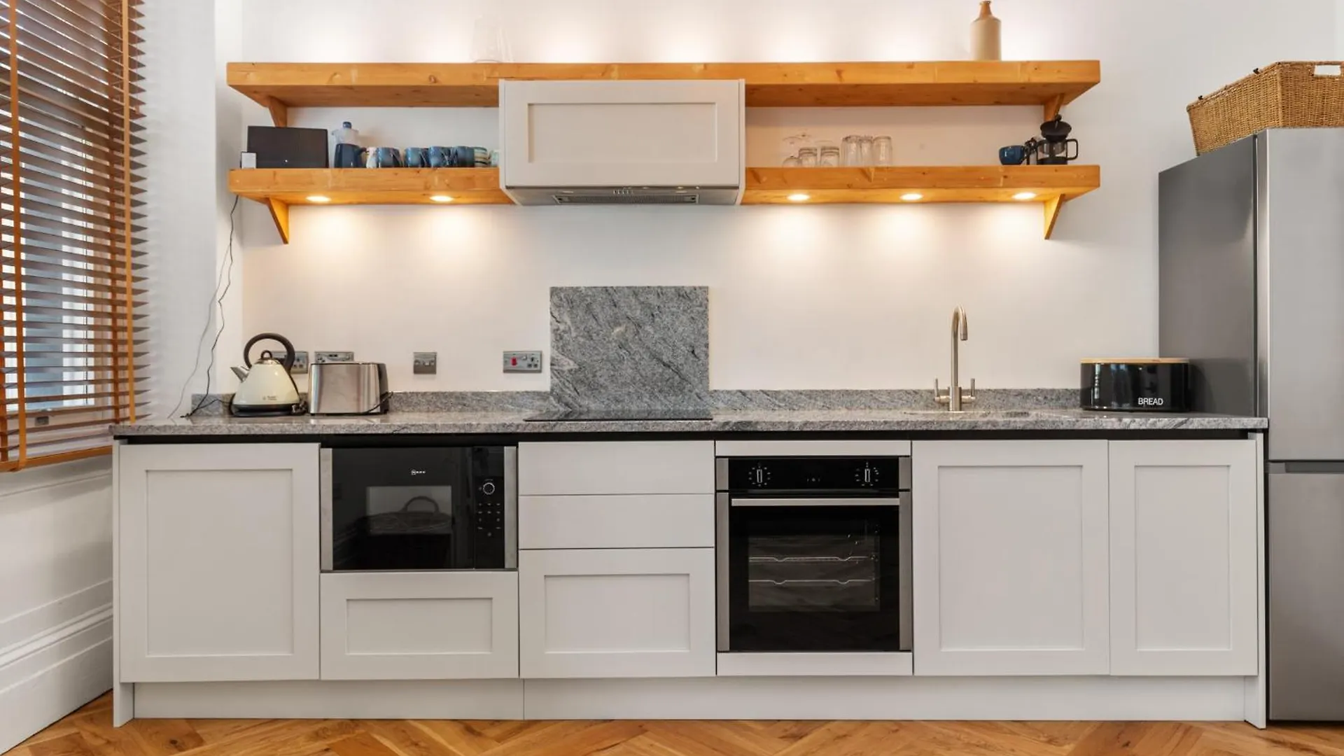 Spinnaker - Close To Town Sea Views * Tenby