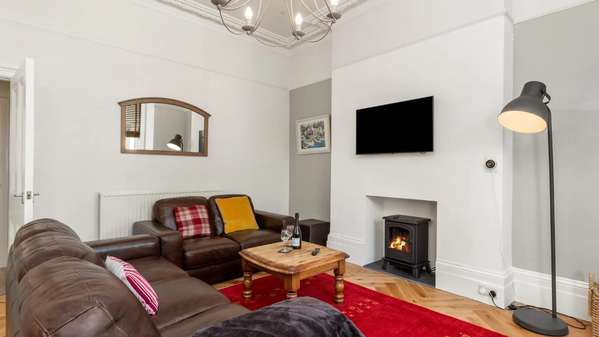 Spinnaker - Close To Town Sea Views