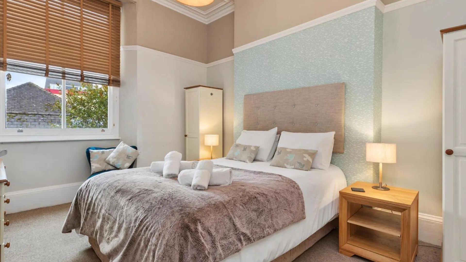 Spinnaker - Close To Town Sea Views Apartment *