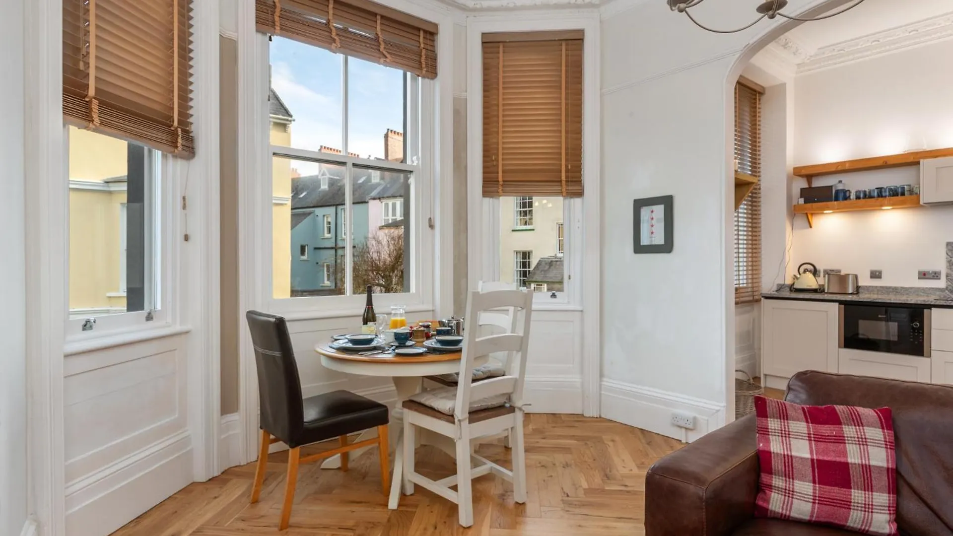 Spinnaker - Close To Town Sea Views * Tenby