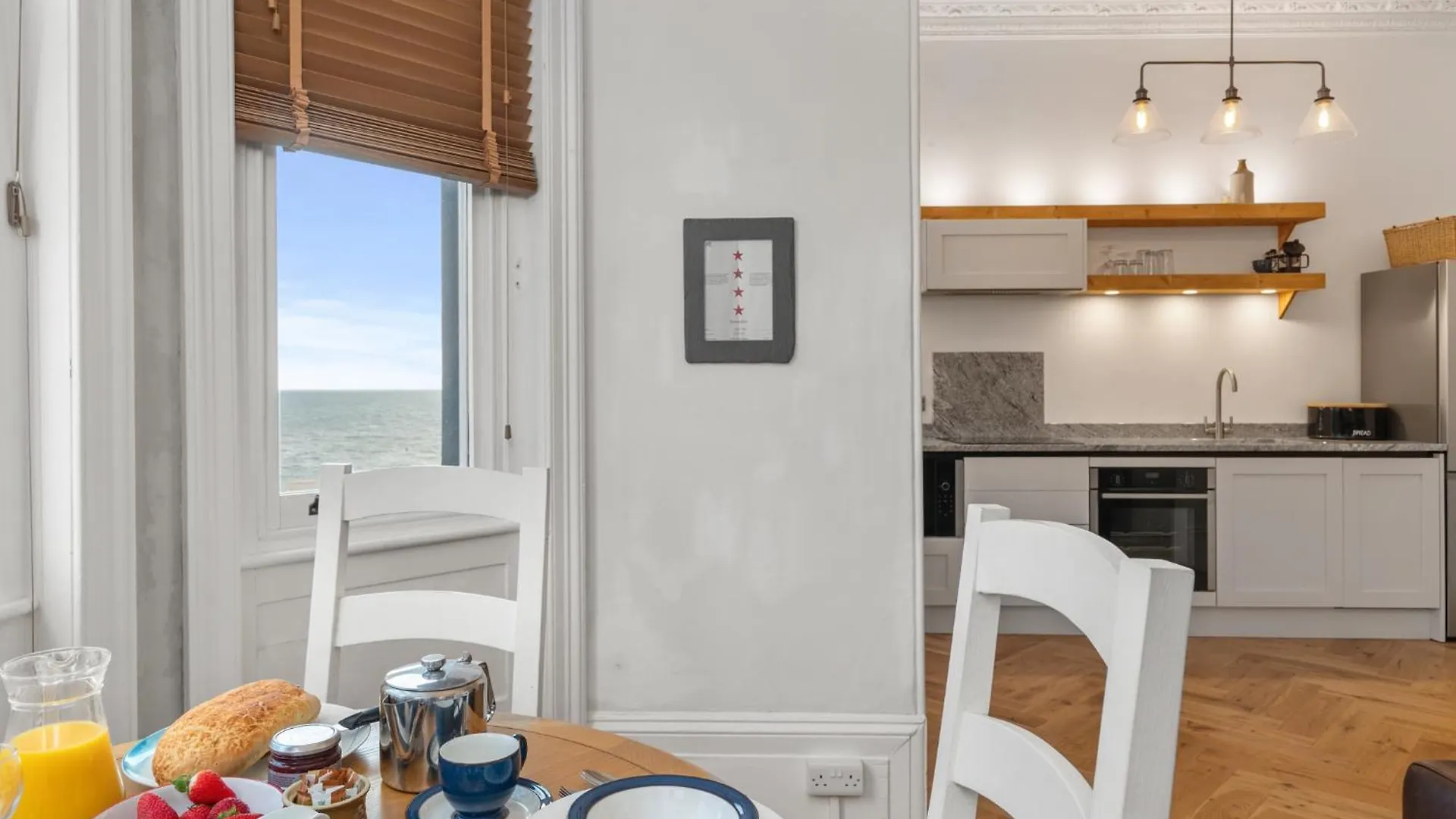 Spinnaker - Close To Town Sea Views *