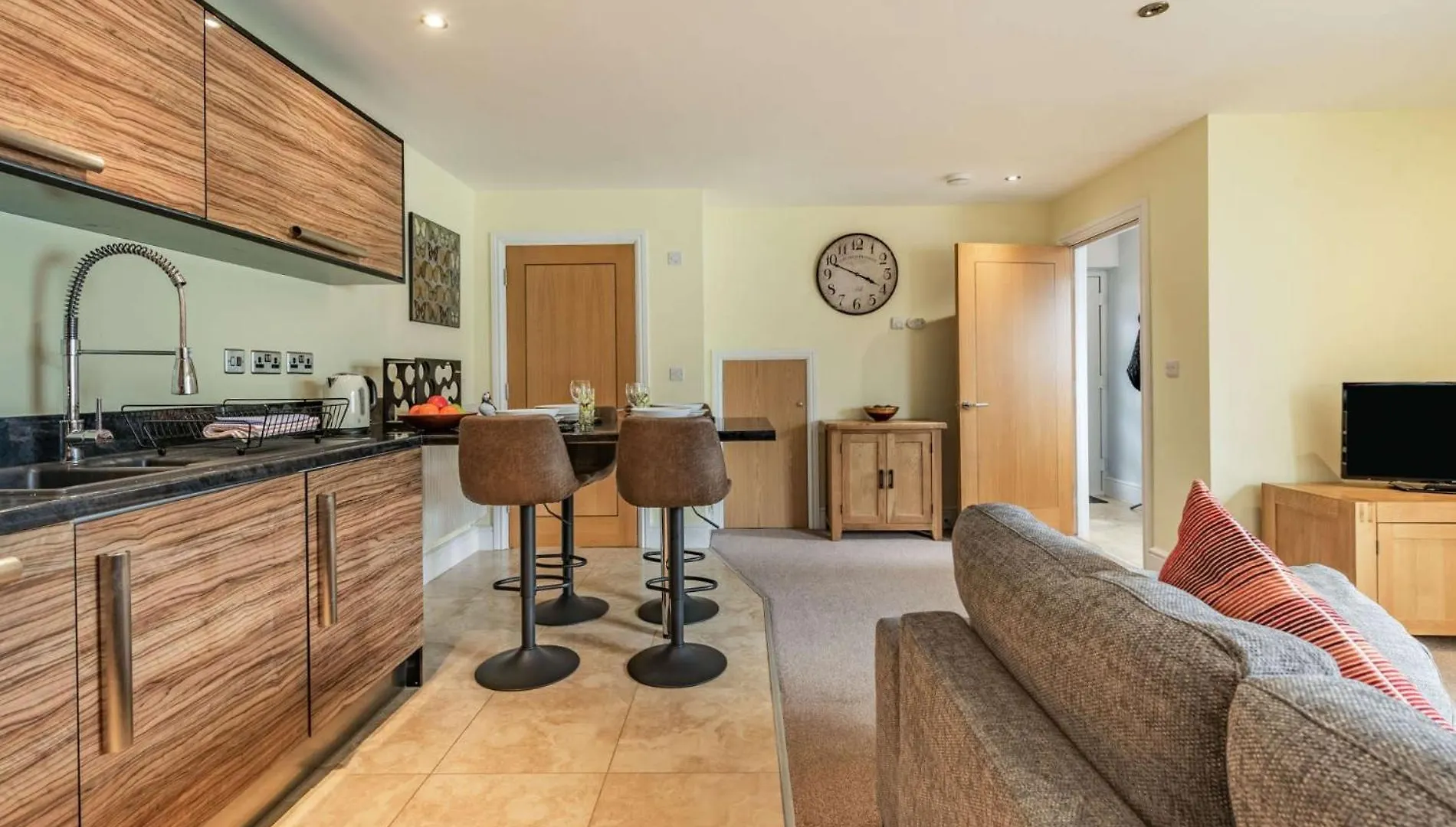 2 Bed In Fb219 * Tenby