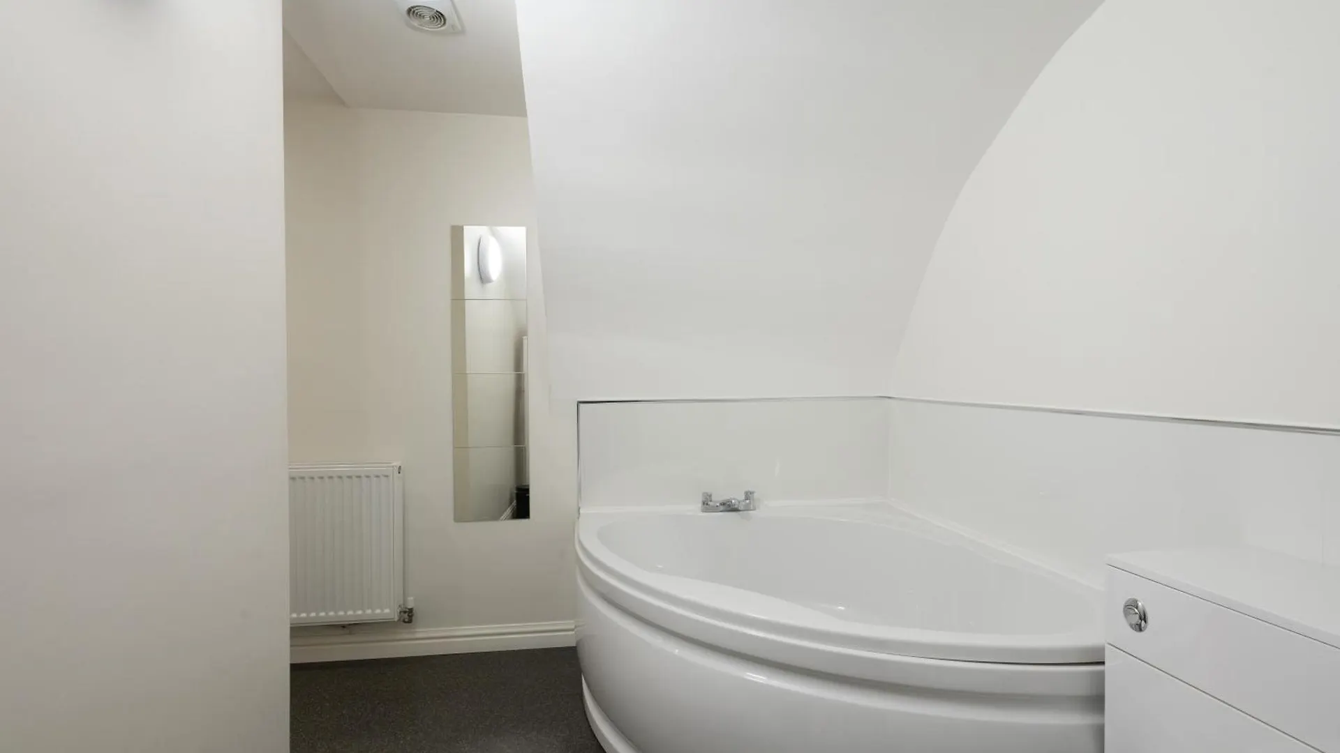 Lower Floor Beachside Sleeps 4 In Tenby