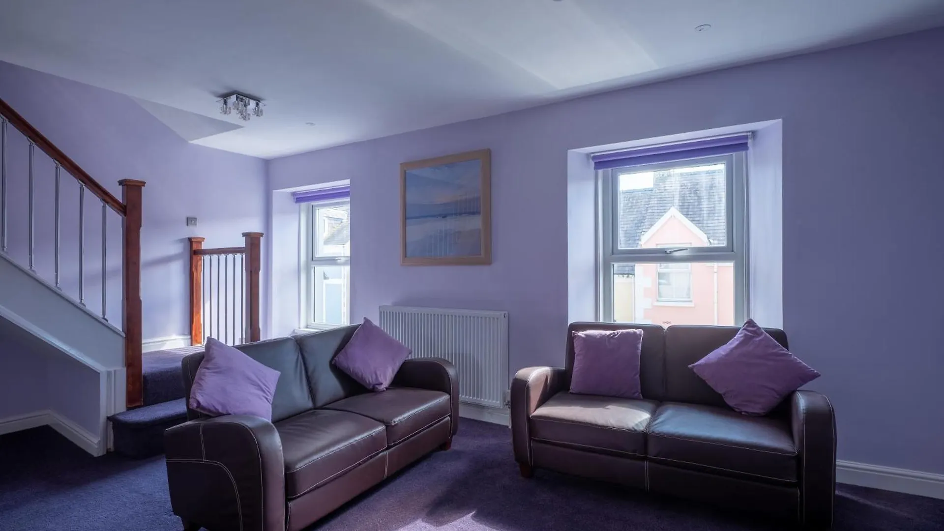 Town Centre Family-friendly Flat Sleeps Four Apartment