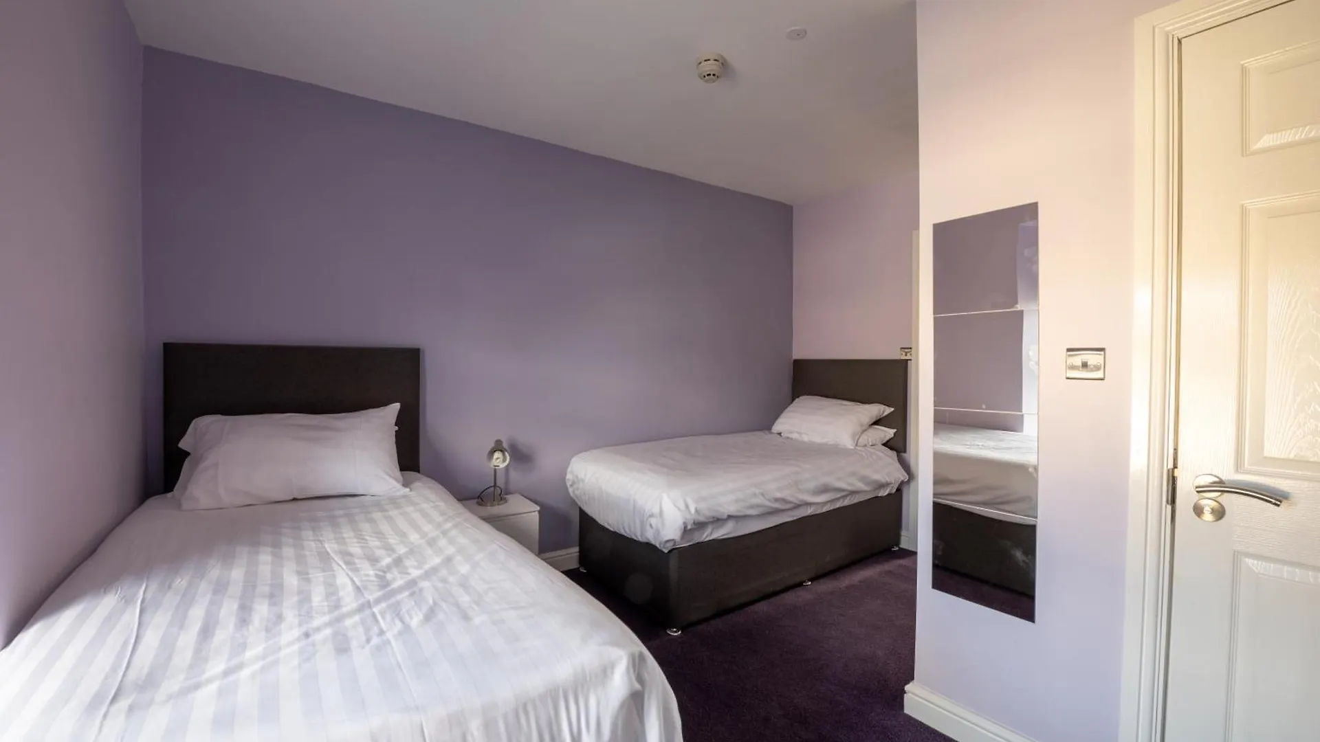 Town Centre Family-friendly Flat Sleeps Four *