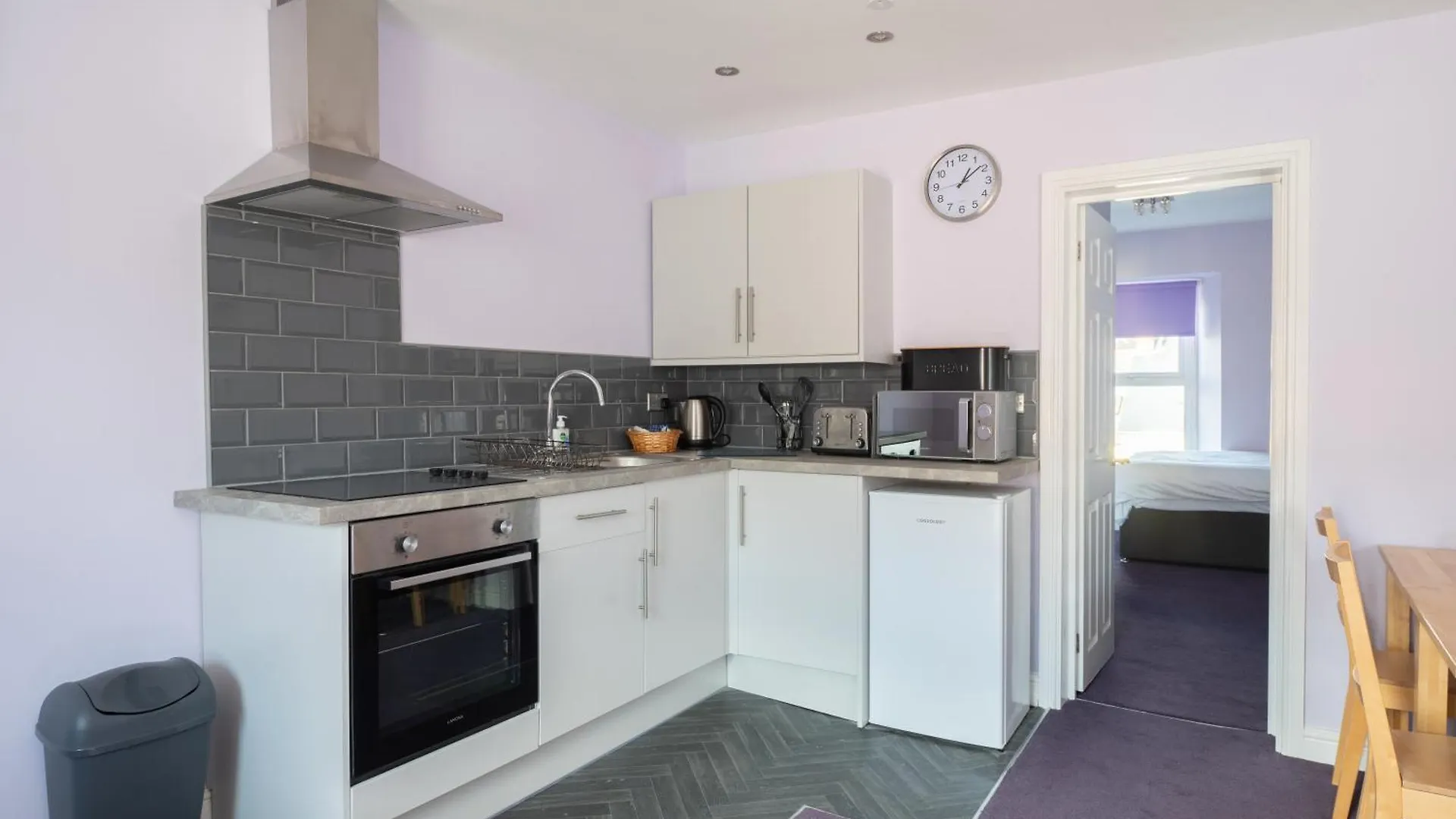 Town Centre Family-friendly Flat Sleeps Four *