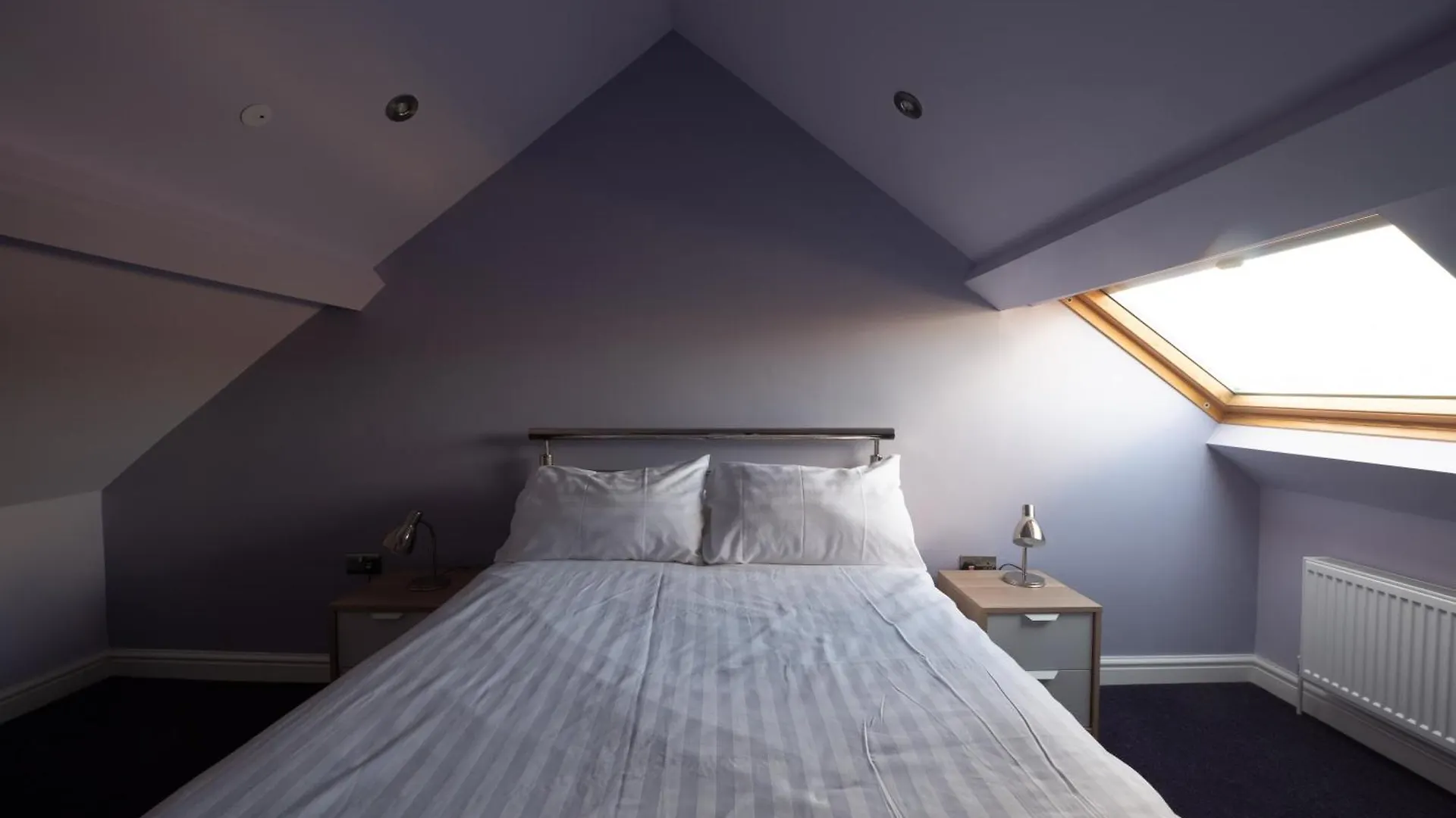 Town Centre Family-friendly Flat Sleeps Four Apartment *