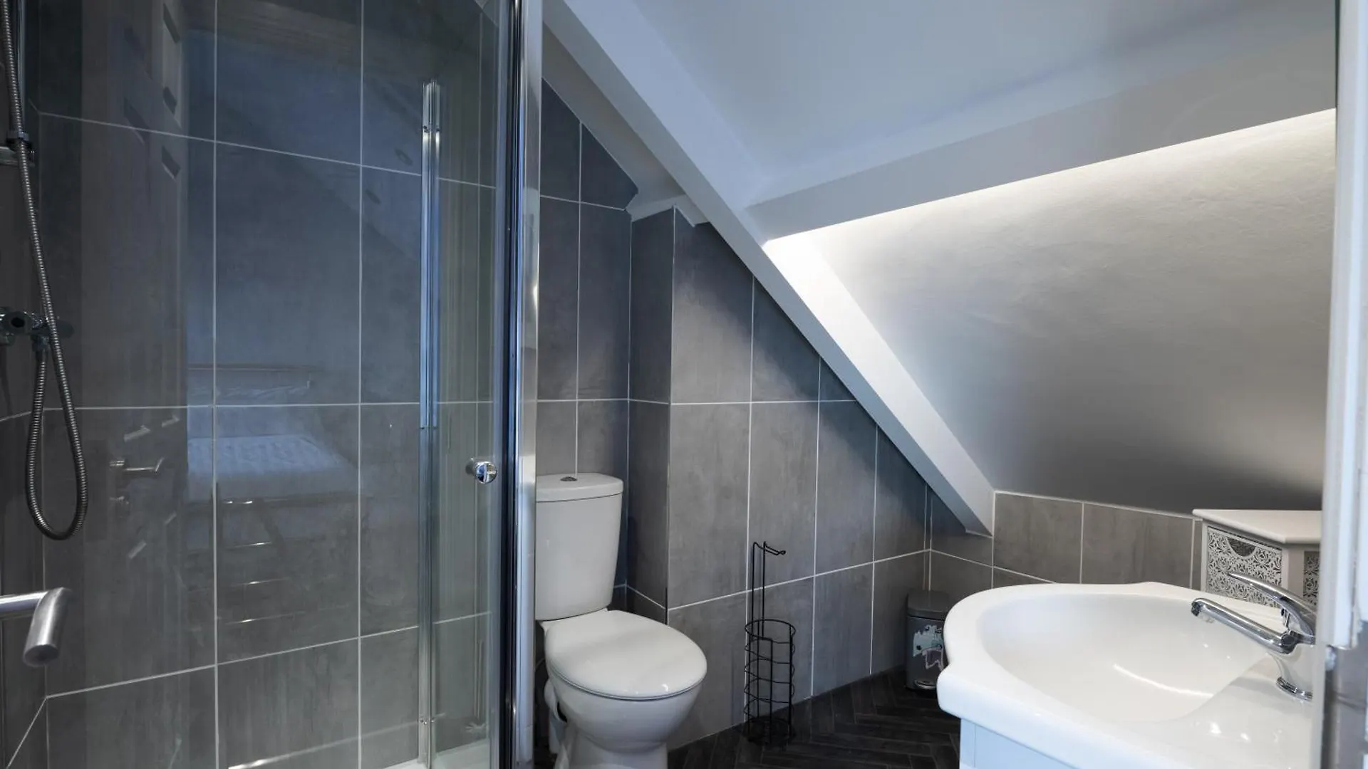 Town Centre Family-friendly Flat Sleeps Four * Tenby