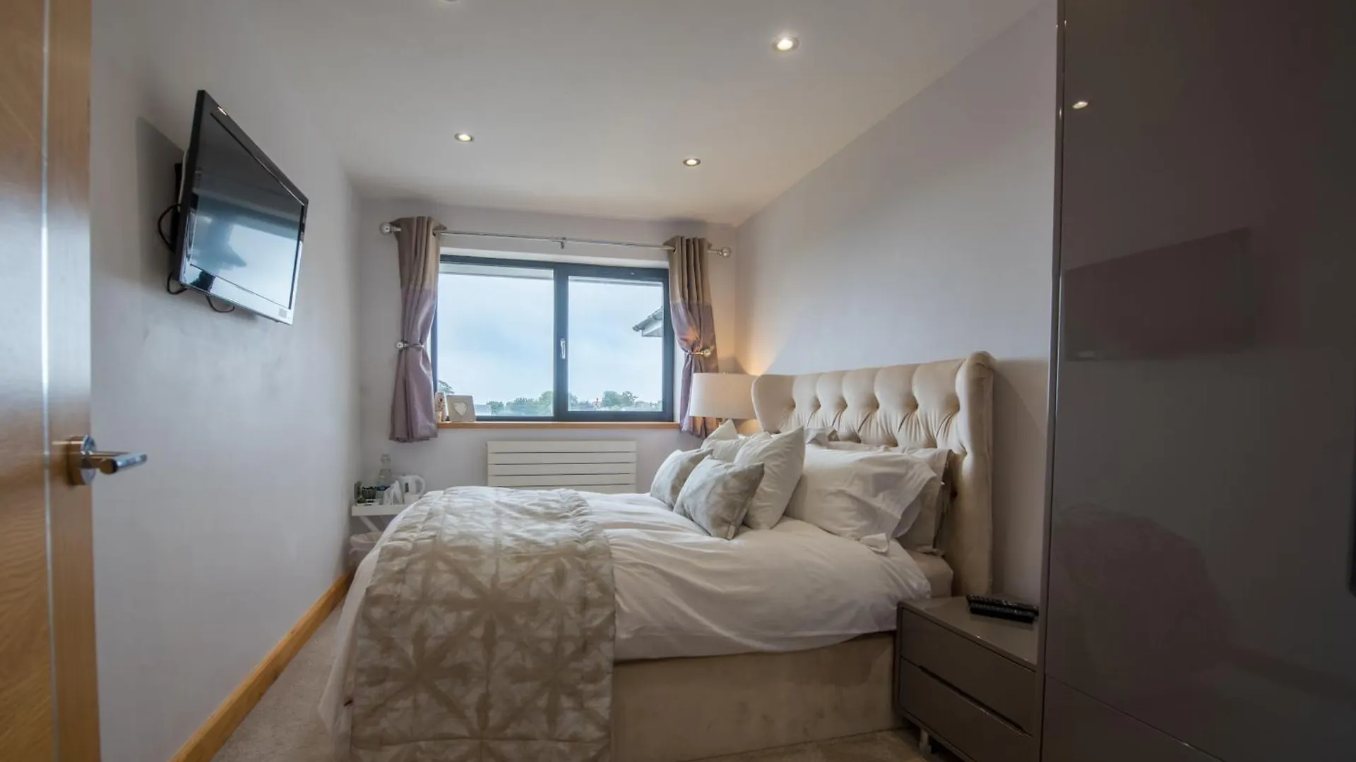 Seren Las, Tenby