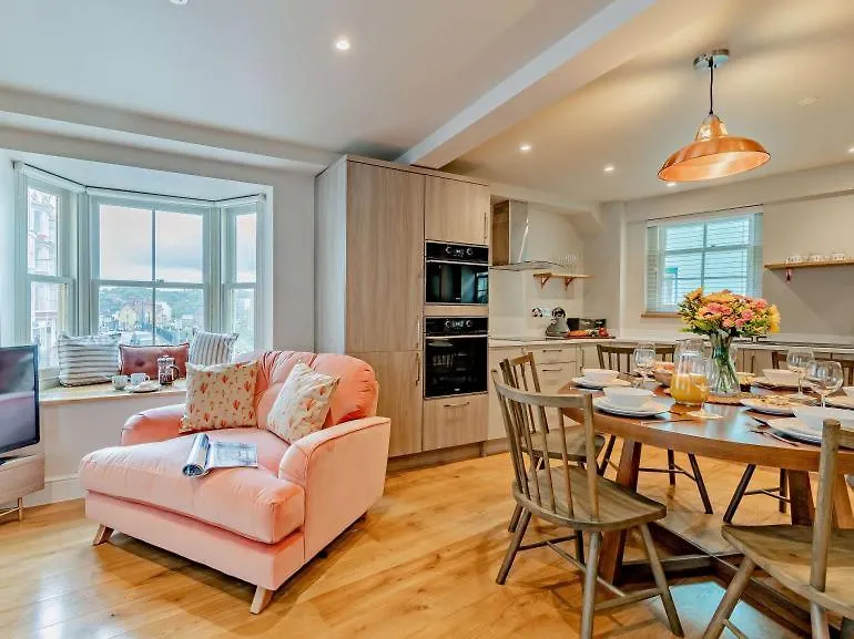 Luxury Sea-view In - Floral Corner Tenby