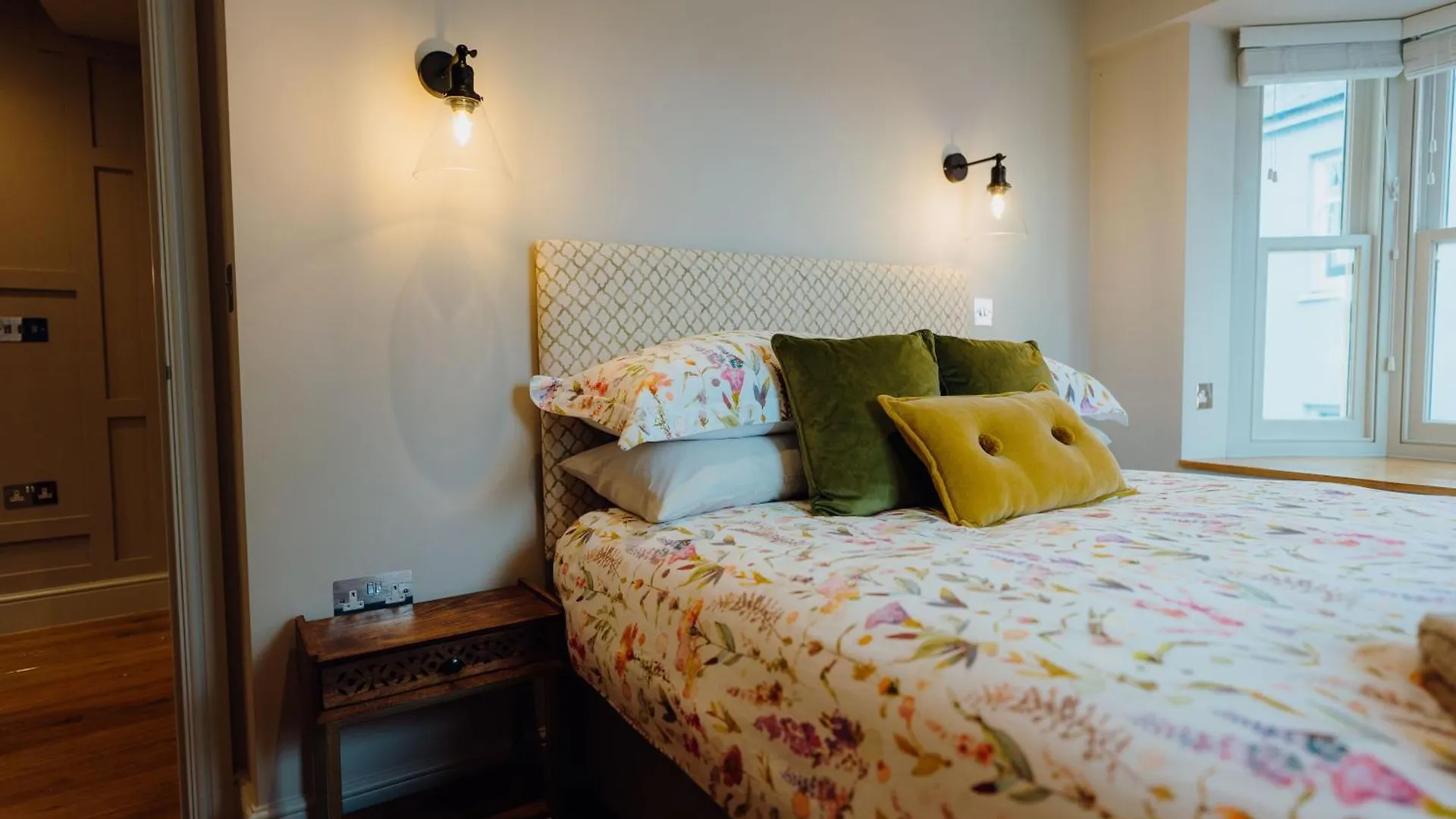 Luxury Sea-view In - Floral Corner