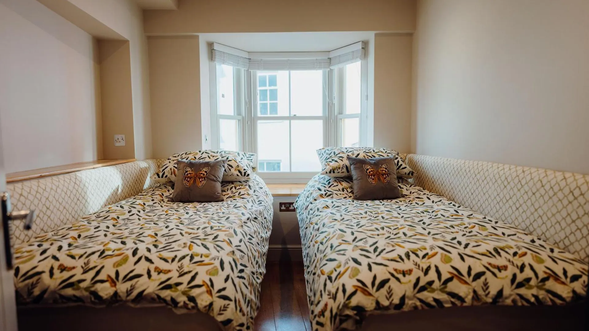 Luxury Sea-view In - Floral Corner Holiday home *
