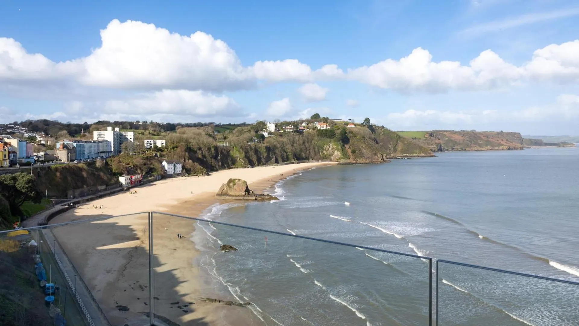 Royal Victoria Court 11 - Sea And Harbour Views * Tenby