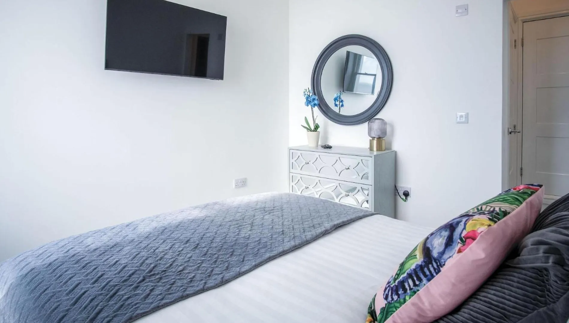 St Catherines View - 2 Bedroom - Panorama - *