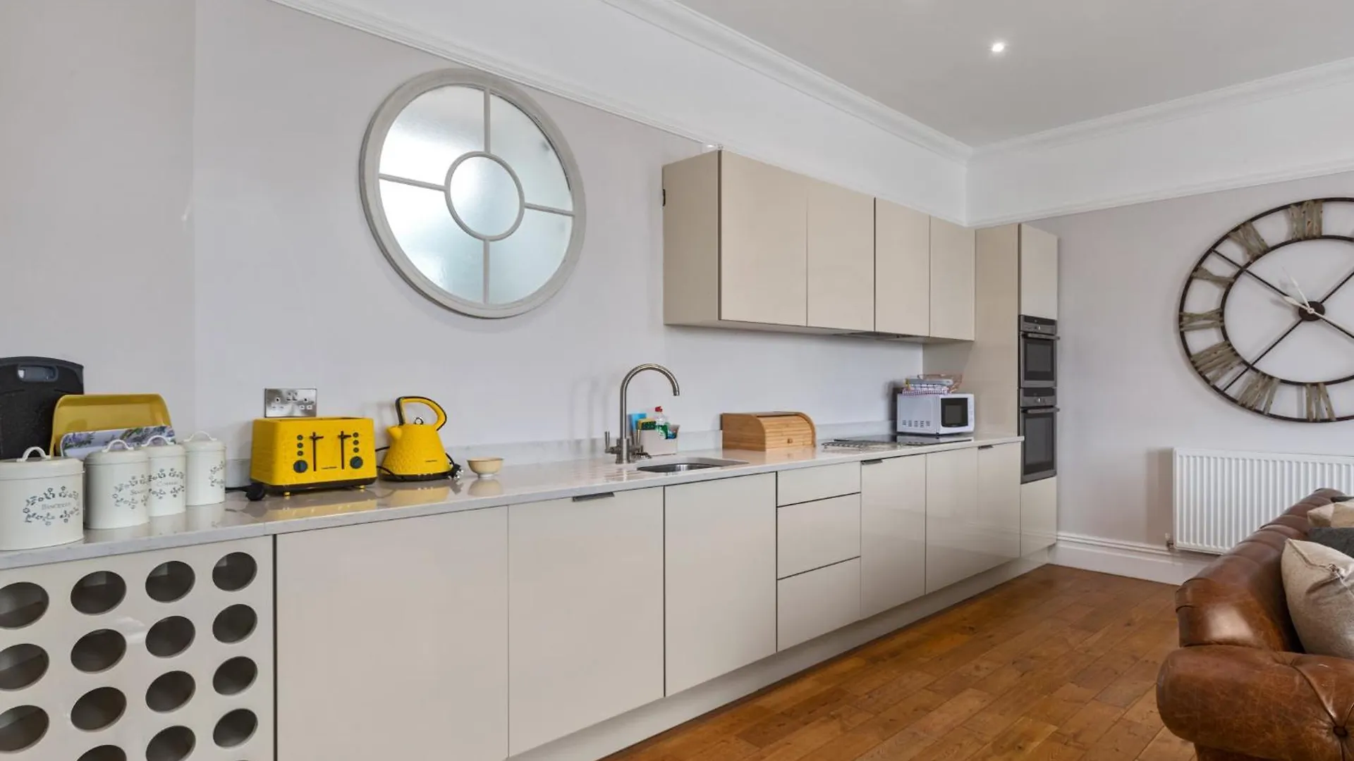 Laston Garden - Sea Views Large Terrace Apartment *