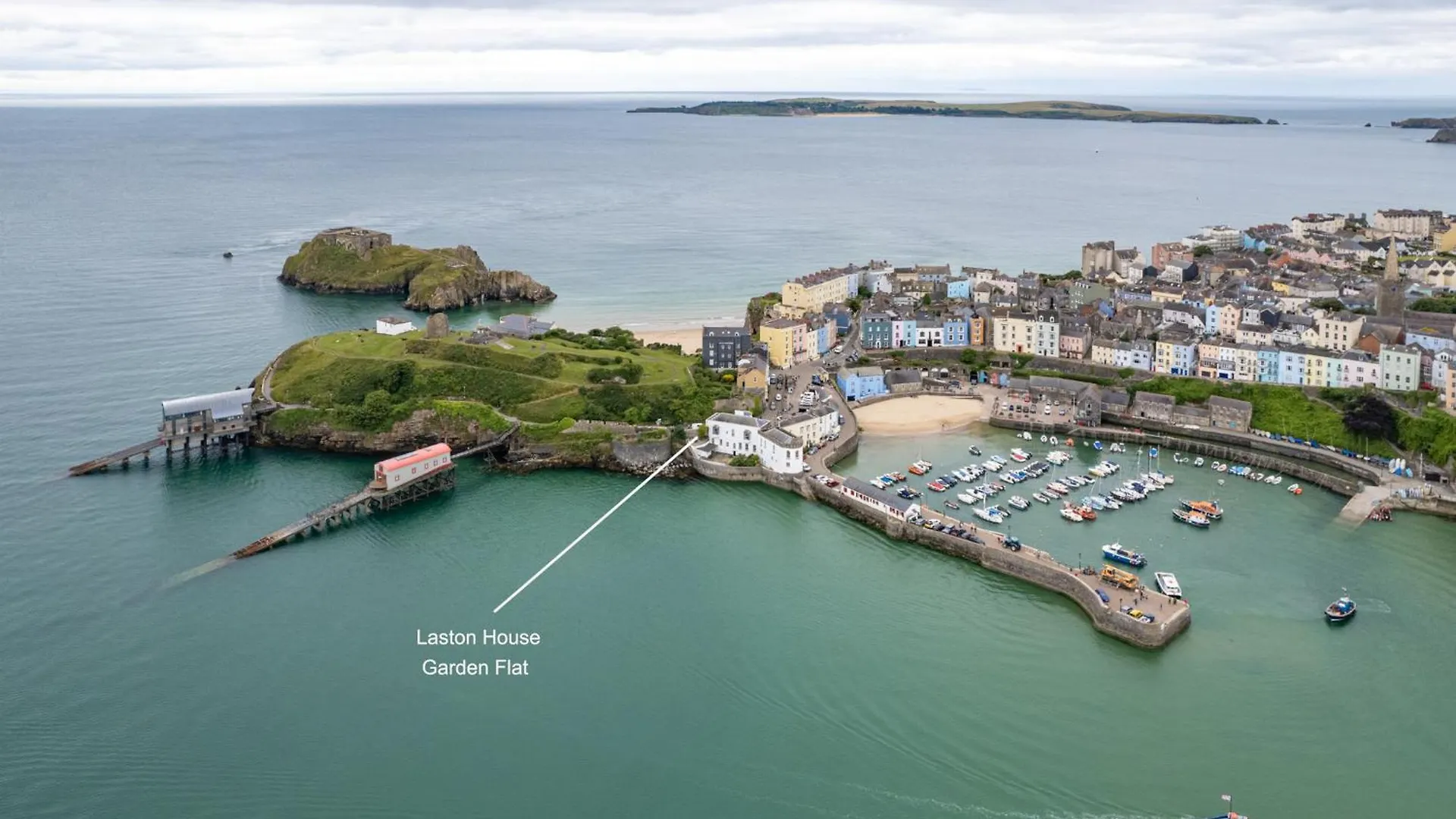 Laston Garden - Sea Views Large Terrace Apartment Tenby