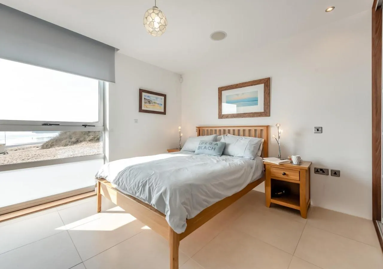 Holiday home Ty Traeth *