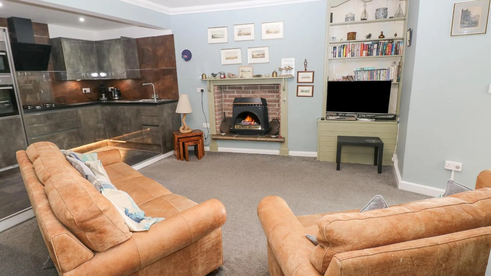 4 Apartment *