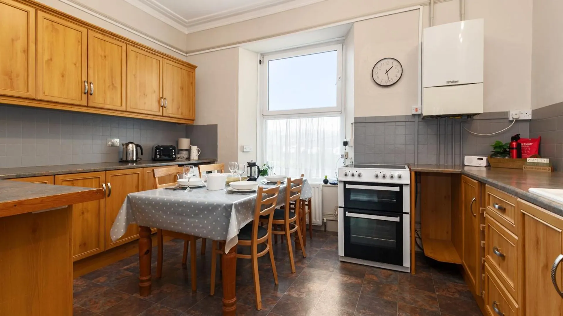 Connaught House - Location Near The Tenby