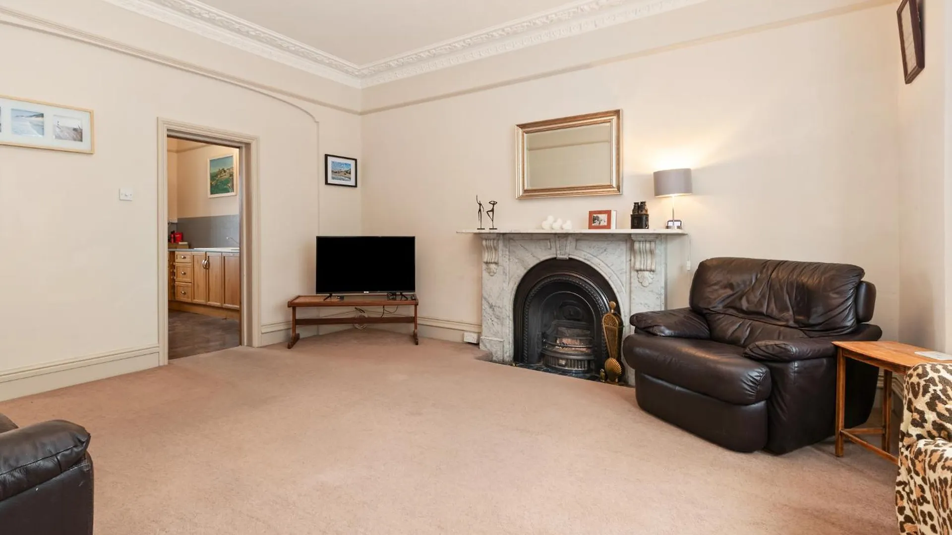 Apartment Connaught House - Location Near The