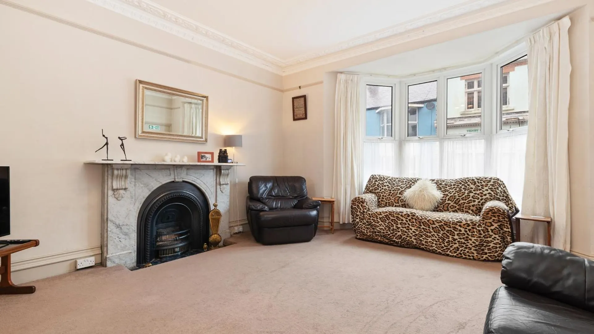 Connaught House - Location Near The Tenby