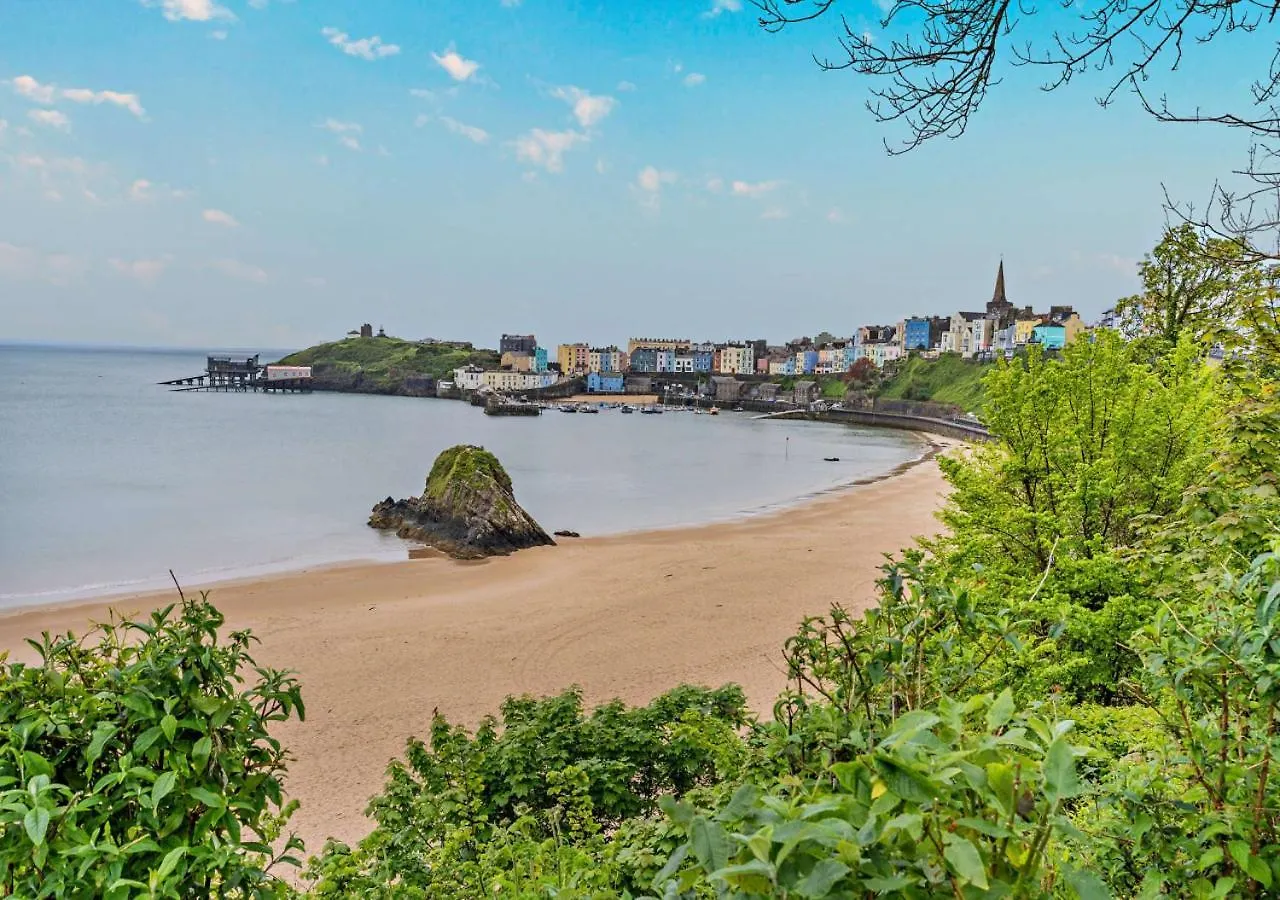 Primrose Croft * Tenby
